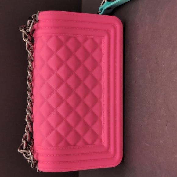 American Jewel Girls Pink Quilted Gummy Shoulder Bag with Chain Link Strap. - Picture 6 of 15